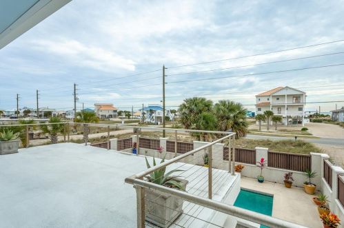 765 Gulf Bch Dr, Saint George Island FL  32328-3112 exterior
