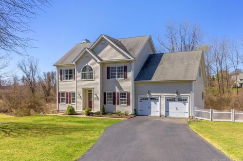 66 Saranac Rd, Milford, CT 06461-9401