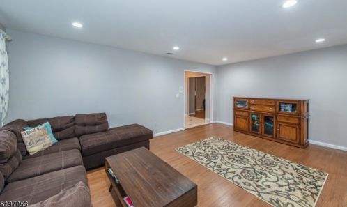 9 Memory Ln, Dover NJ  07869-4205 exterior