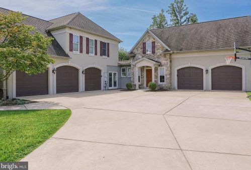 4205 Prosperous Dr, Harrisburg PA  17112-6038 exterior