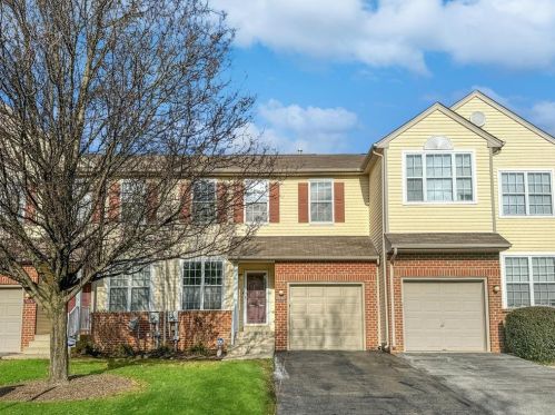 7680 Cross Creek Cir, Breinigsville, PA 18031-1450