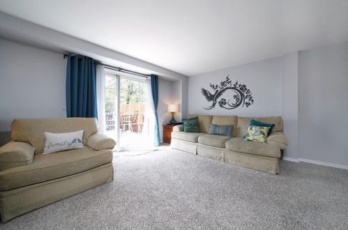 303 Bayberry Ln, Imperial, PA 15126-9659