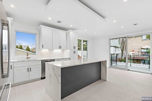 59 Lawton Ave, Cliffside Park NJ  07010-3023 exterior