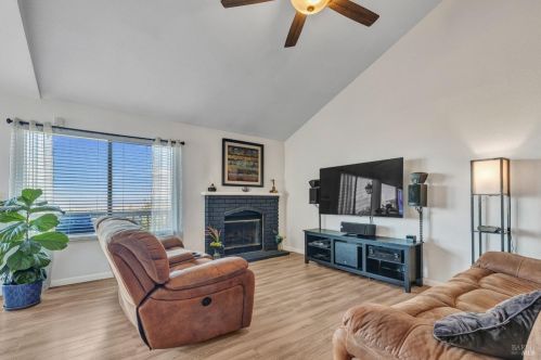 301 Rosemarie Pl, West Pittsburg CA  94565-6705 exterior