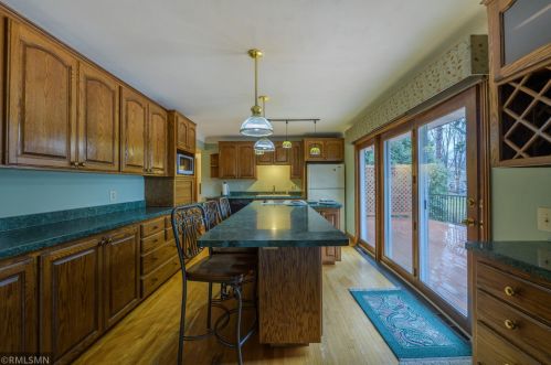 2027 Greenbrier St, Saint Paul, MN 55117-2215