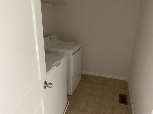 120 Leslie Farms Dr, Evans City PA  16033-4722 exterior