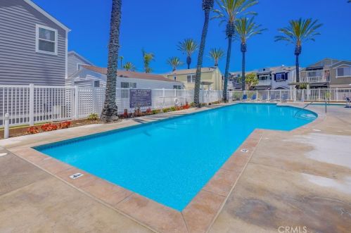 24 Bolivar St, Newport Beach CA  92663-4420 exterior