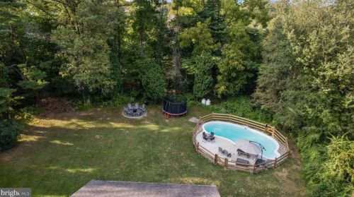 1421 Sugartown Rd, Berwyn PA  19312-1820 exterior