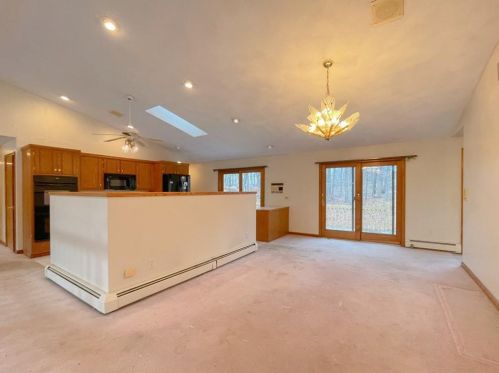 8 Falcon Crest Dr, Providence RI  02919-3100 exterior