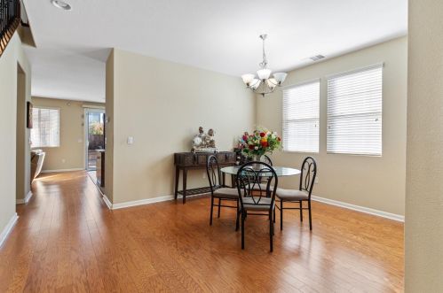 9872 Winkle Cir, Elk Grove CA  95757-6276 exterior