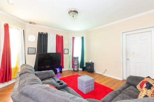 34 Lincoln St, New Britain CT 06052-1638 exterior