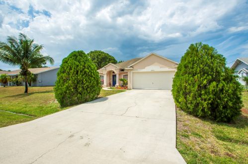 345 Fairfax Ave, Fort Pierce, FL 34983-1116