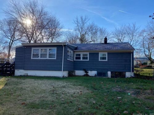 86 Easy St, Milford, CT 06460-6833