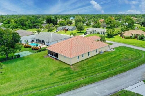 160 Saratoga Ave, Fort Pierce FL  34953-5974 exterior