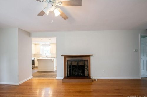 2 Valley Brook Ln, North Haven CT  06473-2638 exterior