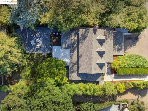 5828 Heron Dr, Oakland CA  94618-2628 exterior
