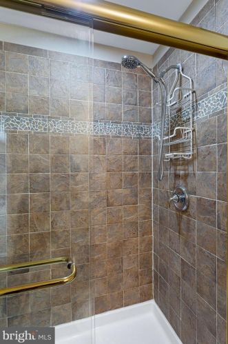 16640 Radcliffe Ln, Woodbridge VA  22191-4437 exterior