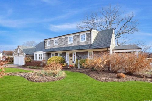 203 Melbury Rd, Babylon, NY 11702-3309