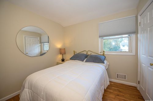 28 Hammond Rd, Elwood NY  11731-4810 exterior