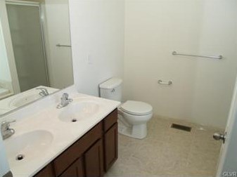 935 King Way, Breinigsville PA  18031-1483 exterior