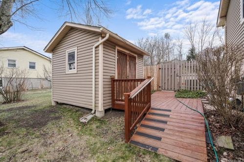 16 Vorndran Dr, New Hamburg NY  12590-4517 exterior