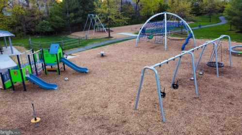 43331 Riverpoint Dr, Leesburg VA 20176-1296 exterior