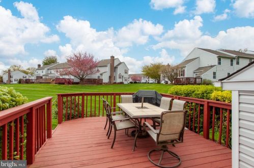 403 Stratford Ct, Lansdale PA  19446-6374 exterior