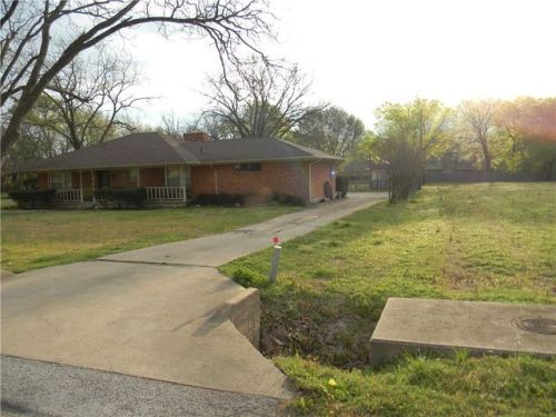 174 Southwood Dr, Lancaster, TX 75146-2826