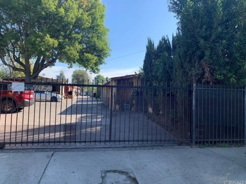 7046 Woodley Ave, Van Nuys, CA 91406-3927