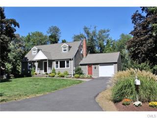 32 Linley Rd, Bridgeport, CT 06611-3722
