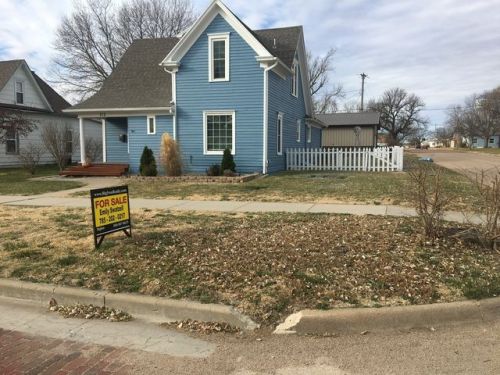 712 1st Ave, Norton, KS 67654-1308
