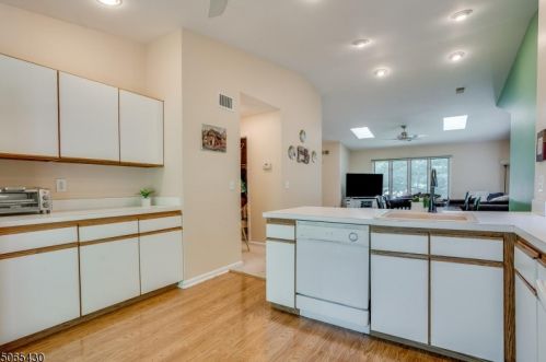 48 Westchester Ter, Annandale NJ  08801-1600 exterior