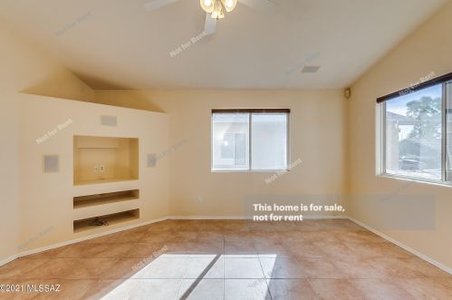 7843 Lennox Ln, Tucson, AZ 85747-9271