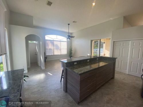 327 188th Ter, Hollywood FL  33029-5441 exterior