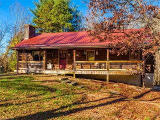 51 Meadow Woods Dr, Hendersonville, NC 28792-7472