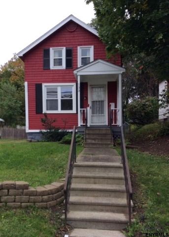 133 Henry St, Schenectady, NY 12304-2805