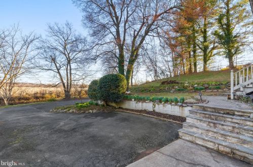 39580 Lovettsville Rd, Lovettsville VA  20180-2008 exterior