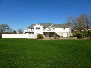 3823 Eagle Rd, Twin View Heights, IA 52333-8975