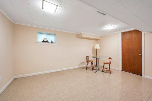 87 Daisy Farms Dr, New Rochelle NY  10804-1036 exterior