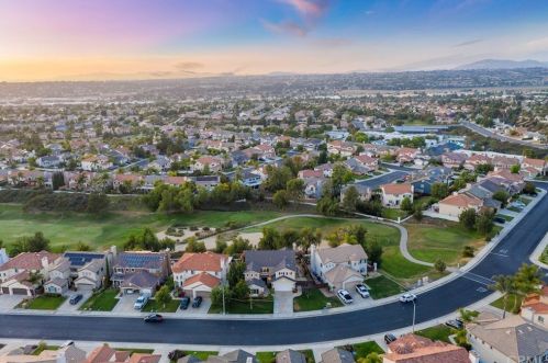 33260 Embassy Ave, Temecula CA  92592-1362 exterior