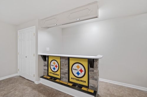 111 Warren Dr, New Kensington PA  15068-5256 exterior