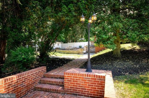 801 Thomas Ave, Riverton NJ  08077-1030 exterior