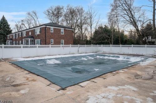 306 Pitney Pl, Morristown NJ  07960-6195 exterior