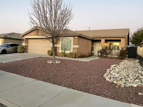13489 Fox Point Rd, Victorville, CA 92392-5554