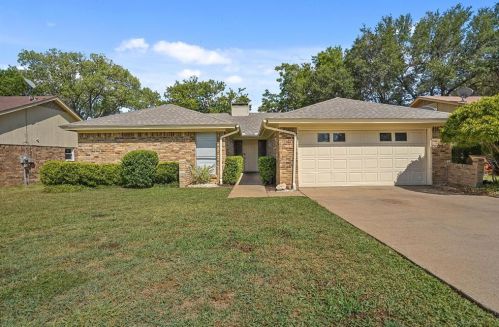 7029 Misty Meadow Dr, Fort Worth, TX 76133-7136