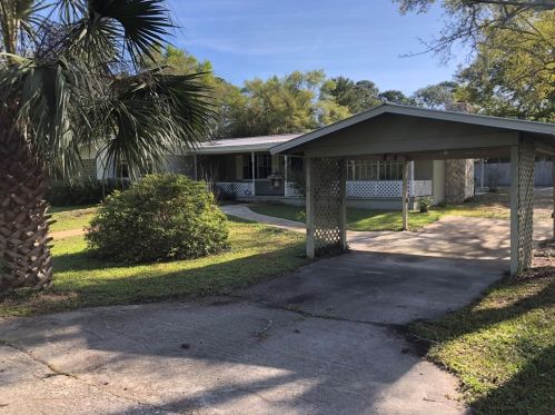 508 9th St, Carrabelle, FL 32322