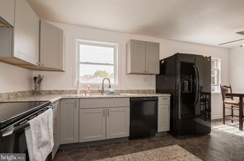 60 Yale Ave, New Castle, DE 19720-4328