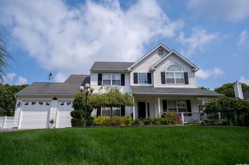 5 Oldstone Ct, South Setauket, NY 11720-2880