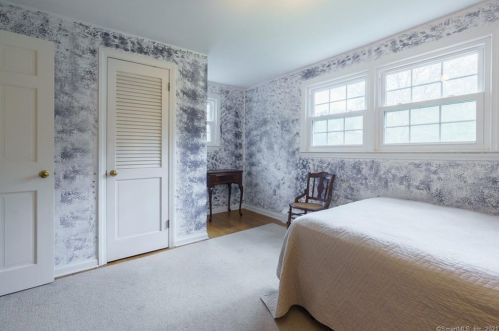 61 Carriage Dr, Waterbury CT  06708-3309 exterior