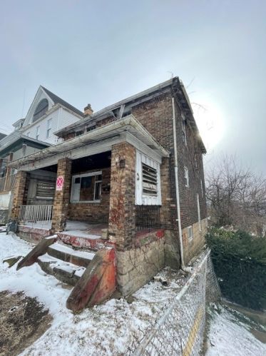 2206 Hawthorne Ave, Pittsburgh PA 15205-4520 exterior